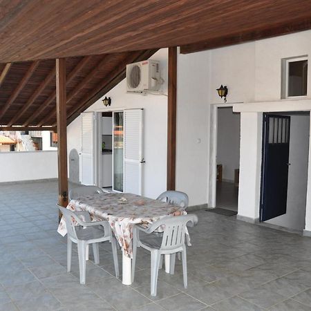 Apartments Stavroula Ηospitality Vrasna Rum bild