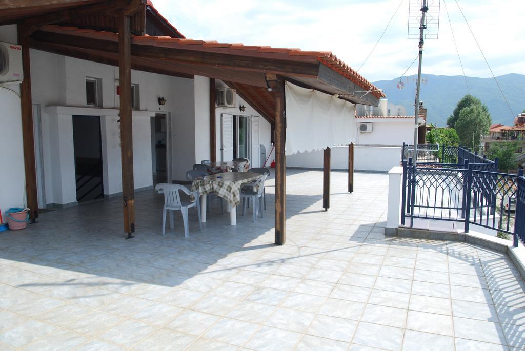 Apartments Stavroula Ηospitality Vrasna Rum bild