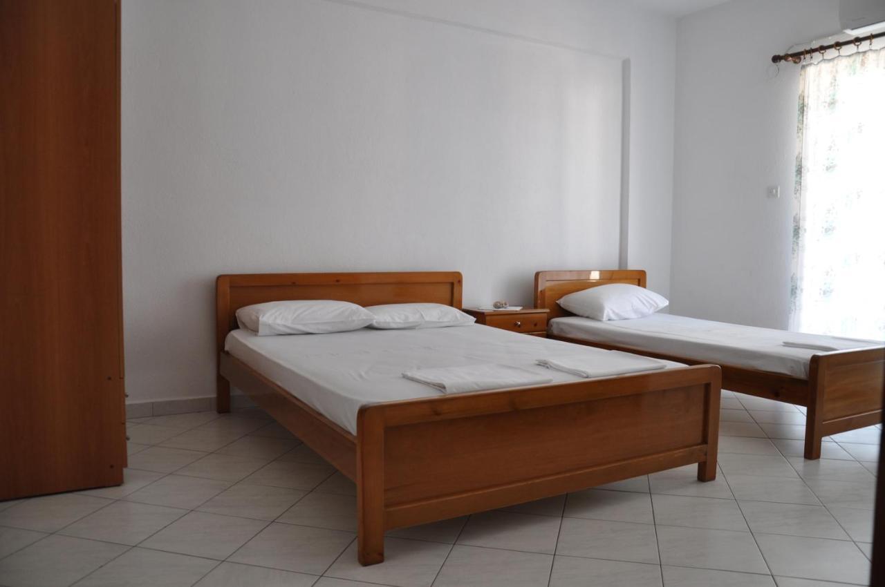 Apartments Stavroula Ηospitality Vrasna Rum bild