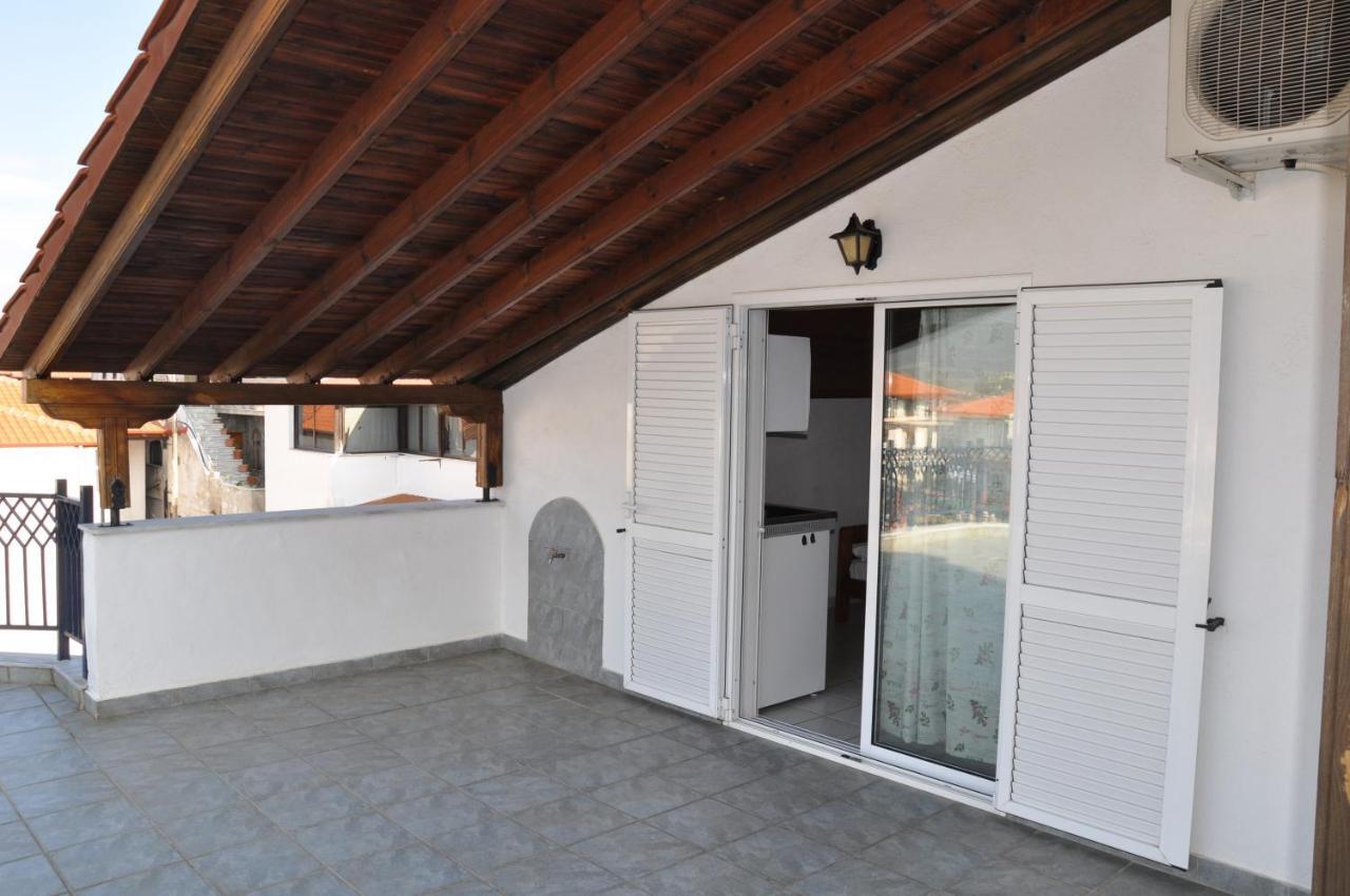 Apartments Stavroula Ηospitality Vrasna Rum bild