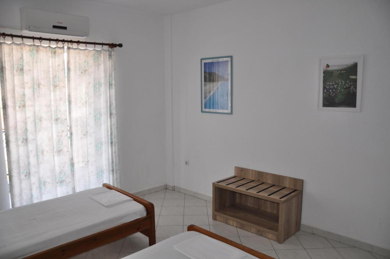 Apartments Stavroula Ηospitality Vrasna Rum bild