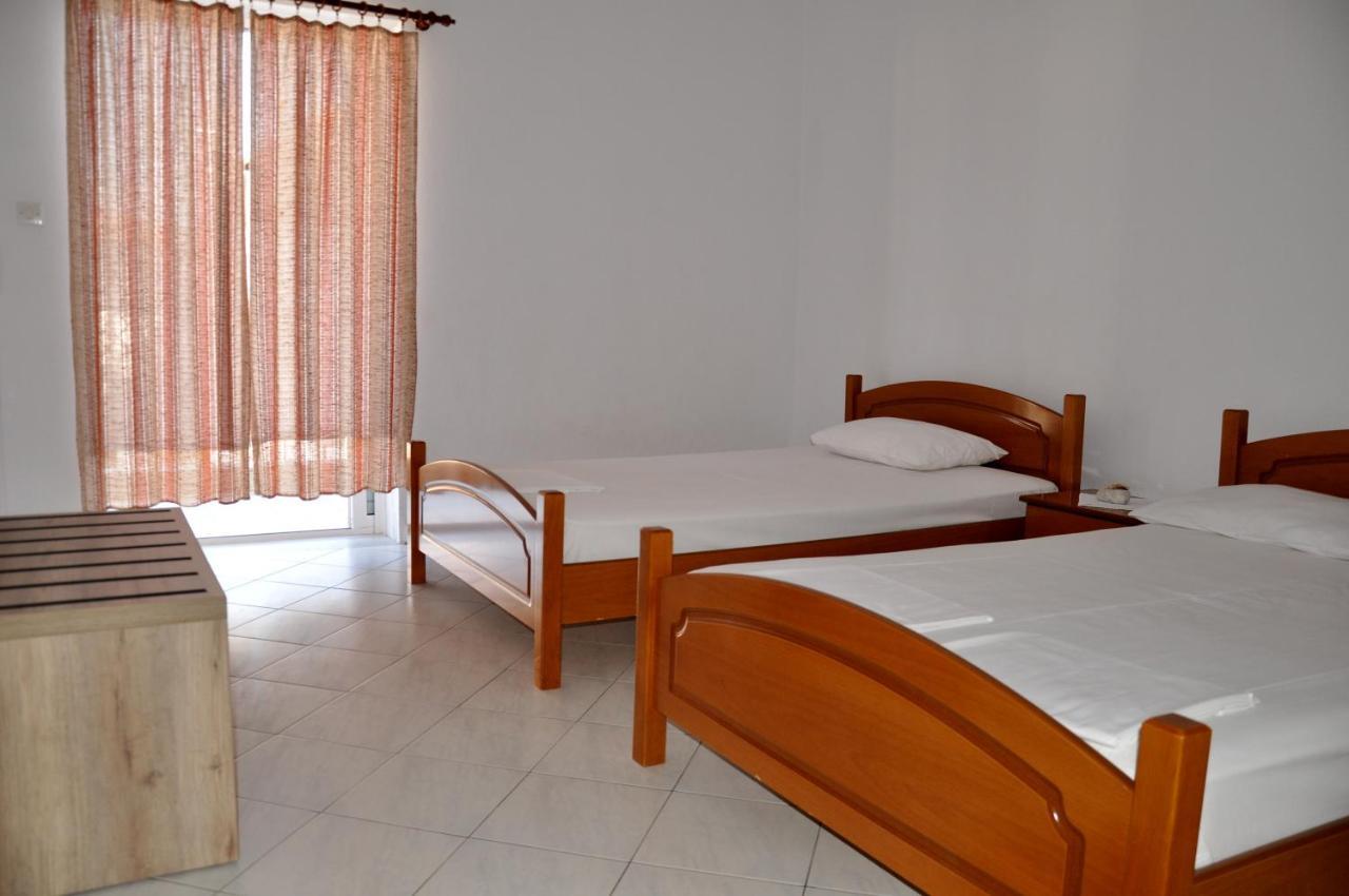 Apartments Stavroula Ηospitality Vrasna Rum bild
