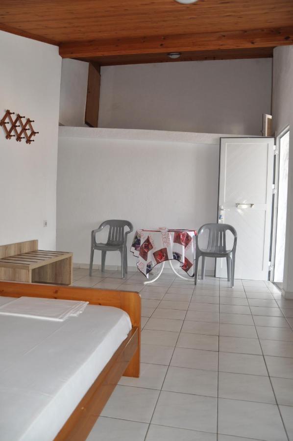 Apartments Stavroula Ηospitality Vrasna Rum bild